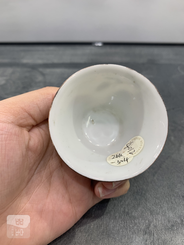 清晚期粉彩二甲传胪马蹄形小杯 - 图6